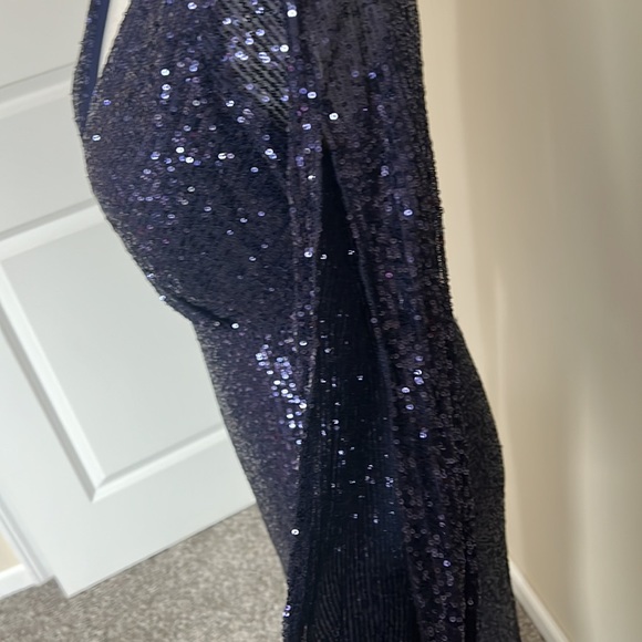 Sequined Mermaid V Neck Long Slit Sleeve - Picture 6 of 13